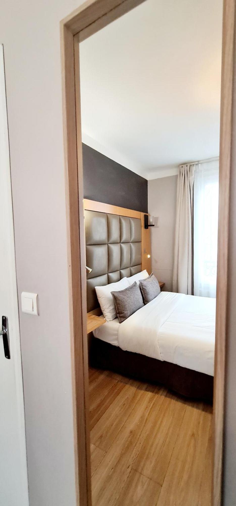 Hotel De France 18 Paris Bagian luar foto